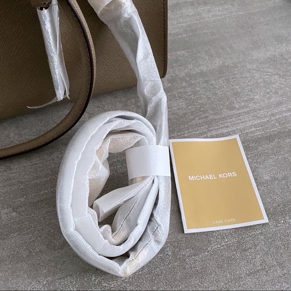 Michael Kors Hamilton Large Satchel - Picture 7 of 8